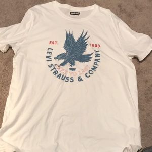 Men’s Levi’s T-shirt